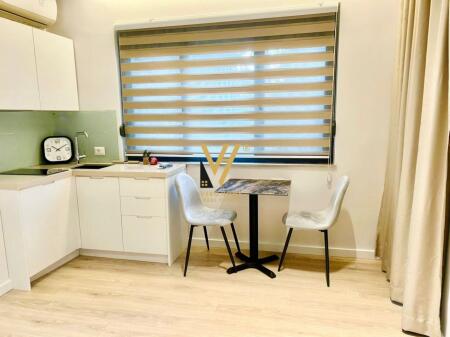 JEPEN 2 GARSONIERE ME QIRA NE QENDER 1.500 EURO