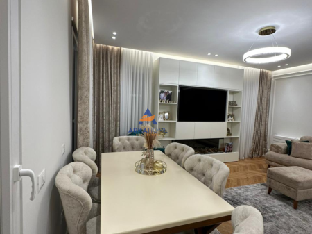 IN VENDITA APPARTAMENTO 3+1+2 BALCONI+2 POSTI AUTO "UNIVERS CITY,QTU" 300.000 EURO