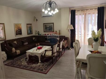 Shitet Apartament 2+1+2 tek Bulevardi Zogu i I