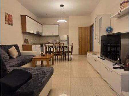 JAPIM ME QIRA APARTAMENT 1+1,RRUGA E ELBASANIT! 700 € /Muaj