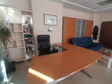 Affittasi ufficio vicino al tribunale a Durazzo