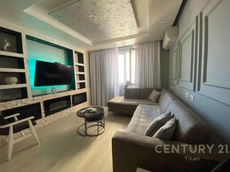Apartament 2+1+2 per shitje prane Vila Gold