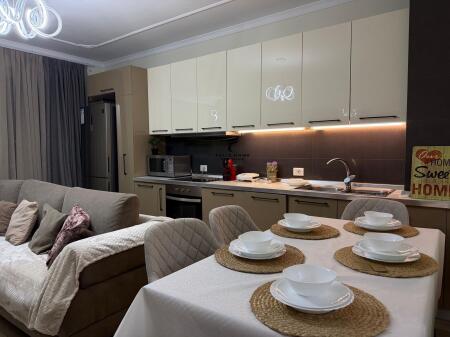APARTAMENT ME QERA 3+1+2 VASIL SHANTO 1200 EURO