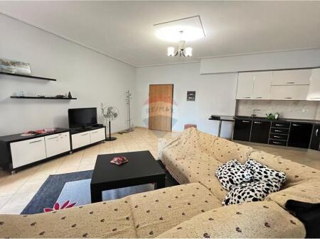  Apartament 2+1 me Qira – Bulevardi Kryesor, Vlorë