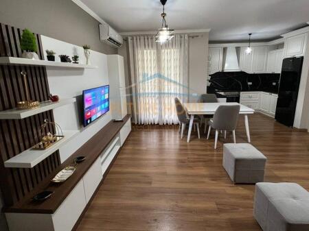 Qera, Apartament 2+1+2, Kopshti Botanik.