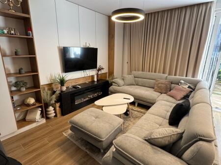 Shitet Apartament 1+1 me oborr "San Pietro"