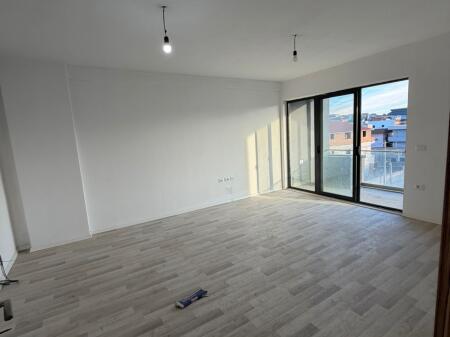 Shitet Apartamenti 2+1+2, Rruga 5 Maj ne fund tek Ndertimet e reja 170.000.000 Milion Leke