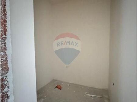 Shitet Apartament 3+1+2 në Porcelan