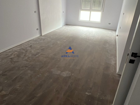 JEPET APARTMENT ME QERA 2+1+BALLKON "5 MAJ" 50000 LEKE (I DISKUTUESHEM)