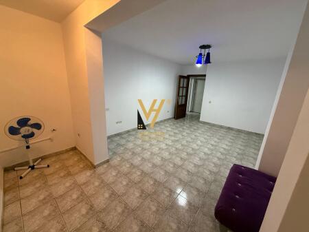 UFFICIO DI 35 M2 IN AFFITTO A VASIL SHANTO 420 EURO