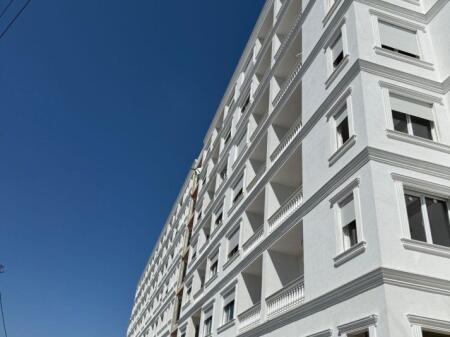 Shitet apartament ne Kamez 2+1+2