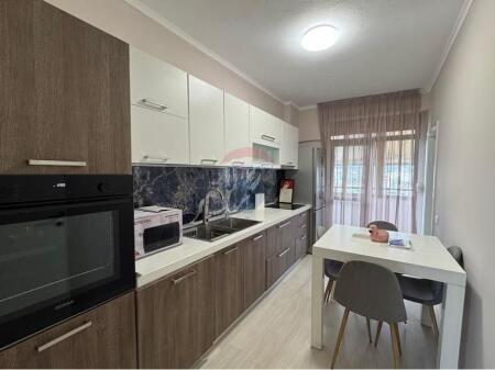 QIRA APARTAMENT 3+1+2 ISH EKSPOZITA!