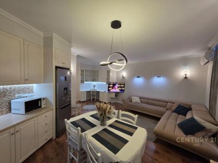 Apartament 3+1+2 tek Eleonora Njesia 13. Per Qira 900 € /Muaj Sip. Totale  118m2