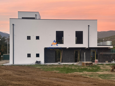 UNITÀ DI SERVIZIO+TERRENO IN AFFITTO A BERZHITE 360M2 "BERZHITE" 3000 EURO