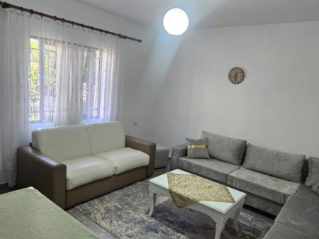  Jepet me Qira Apartament 1+1 – Kati i Parë i Vilës