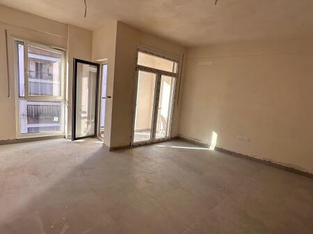 5 Maji Shitet Apartament 2+1+2