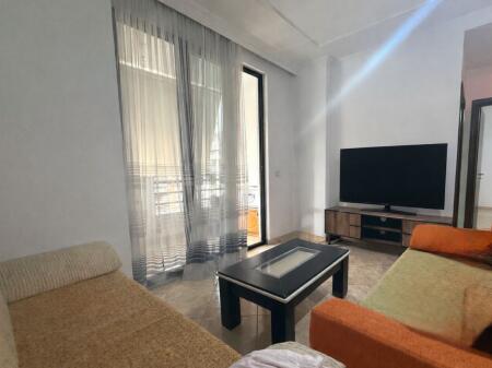 APARTAMENT 2+1  ME QIRA –  KOMPLEKSI PANORAMA, PRANE STACIONIT TE TRENIT
