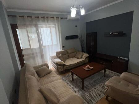 Apartment 3+1 for rent at Komuna e Parisit!