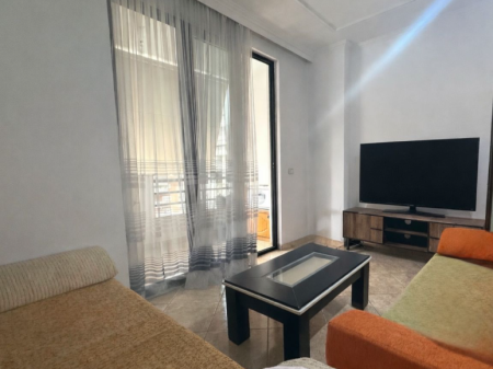  Jepet me Qira Apartament 2+1+2 – Kompleksi Panorama, pranë Stacionit të Trenit  
