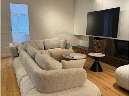Shitet, Penthouse 3+1+3+2 Poste Parkimi, Liqeni i Thate, Tirane.!!