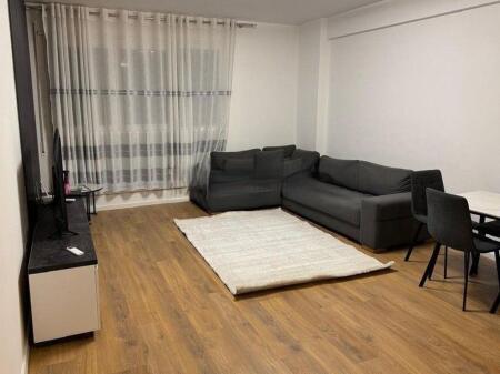 Affittasi appartamento 2+1+2 con balcone, nel complesso Trio Towers. 670 € /Mese
