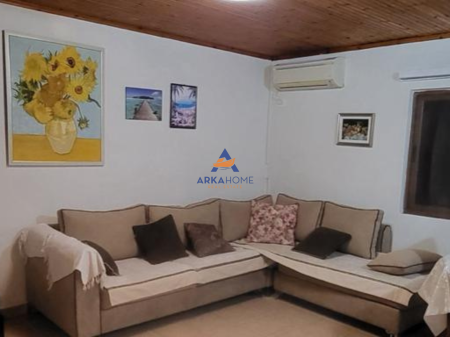 JEPET ME QERA APARTAMENT 2+1+BALLKON "RRUGA HALIT BEGA , SHKOLLA E BASHKUAR " 400 EURO
