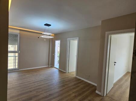 Shitet Apartament 2+1 me Garazh  Pazari i Ri!!!