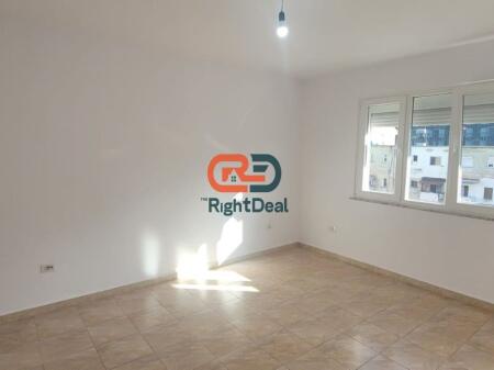 Prane 21 Dhjetorit, Shitet Apartament 1+1 Ideal Per Investim Dhe Per Banim !!