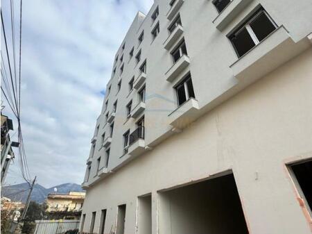 Shitet, Apartament 2+1+2, Ali Demi, Tiranë.