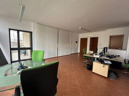  Ufficio 115 m² in Affitto – Stadio Dinamo, Tirana