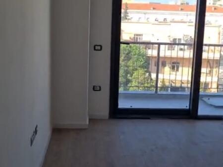 UFFICIO IN AFFITTO 106 M2 VIA BARRICATE 80.000 LEKE