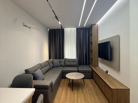 IN AFFITTO Appartamento 2+1 Ali Dem, Residenza Kadiu 6° piano, edificio nuovo con 2 ascensori  Prezzo: 600€  Arredato in modo moderno, mai abitato prima