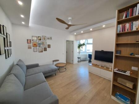 VENDESI 2+1 presso il Comune di Parigi Via Bilal Golemi 175.000 €