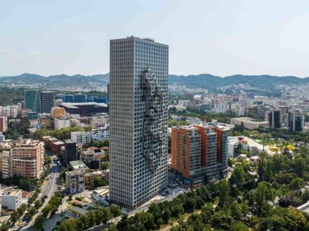  In affitto – Locale commerciale con facciata dalla strada a Downtown One