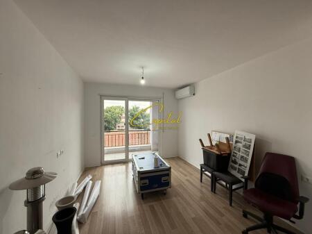 UFFICIO IN AFFITTO 110 M2 VIA DIBRA 50.000 LEKE