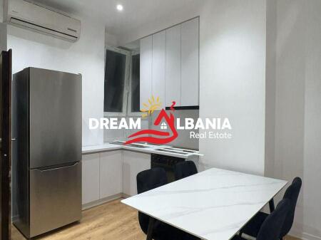 Jepet me qera apartament 1+1 ne rrugen e Barrikadave prane Gjimnazit Sami Frasheri (42111512)