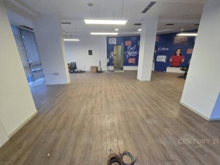 Locale per Ufficio in Affitto a Xhamllik! 1.200 € /Mese