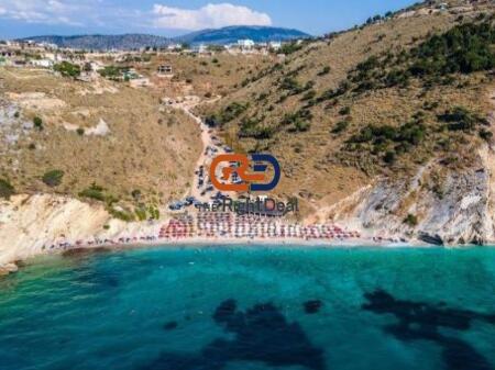 A Saranda, Vicino alla Spiaggia degli Specchi, Vendesi Terreno di 8000 M2 !!