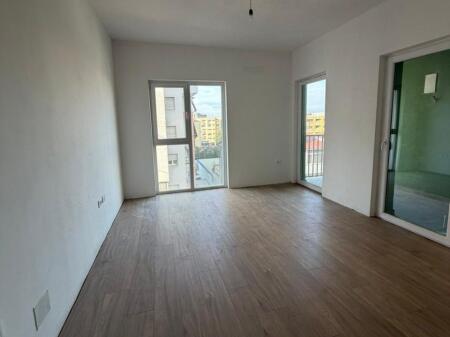  Shitet apartament 2+1 te Tirana Entry 2