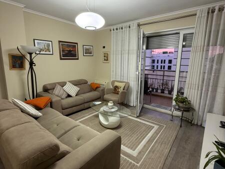 IN AFFITTO Appartamento 3+1+2 Via Jordan Misja   Prezzo: 750€