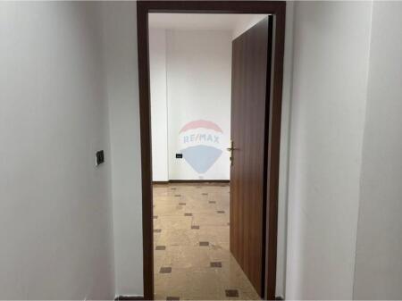 LOCALE UFFICIO IN AFFITTO A BLLOK
