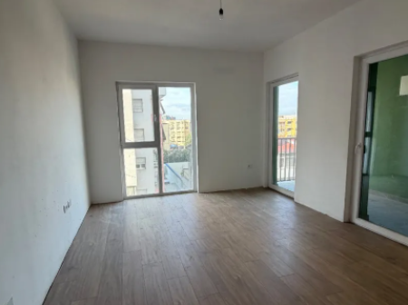  SHITET APARTAMENT 2+1 + 2 TUALETE – TIRANA ENTRY 2  