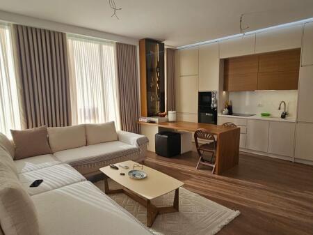  Shitet apartament 3+1 te Bulevardi i Ri