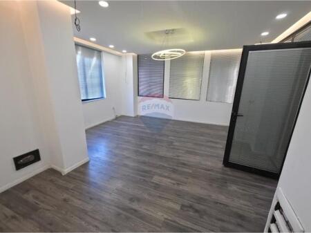 Ufficio in Affitto – 370 m² a Usluga