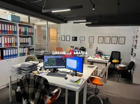 Locale in affitto per uffici presso Pazari I Ri, Tirana (ID 42611230)