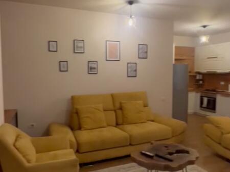 Appartamento 2+1+2 bagni in vendita in Via Fortuzi !!