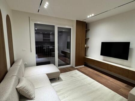  Appartamento 1+1 con parcheggio in affitto  Indirizzo: Xhamllik Prezzo: 700€ (trattabile)