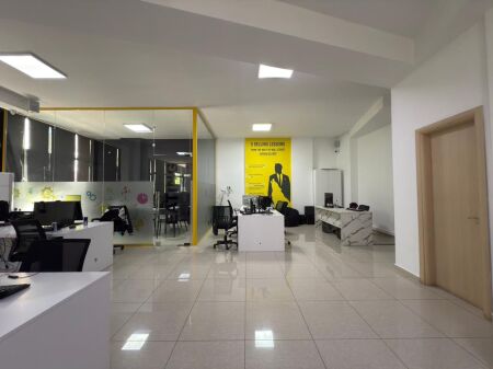 Locale commerciale in affitto