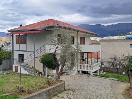 Casa a 2 piani - Sanatorio