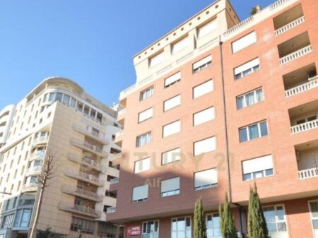  In Affitto – Locale Commerciale 185 m² con Alta Visibilità (Centro, Tirana)